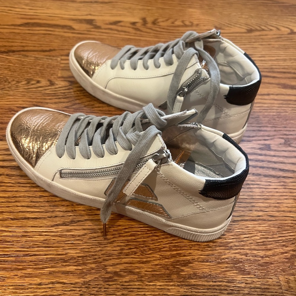 Woman’s dolce vita shoes